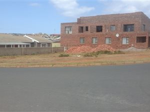 495 m² Land available in Mossel Bay Central