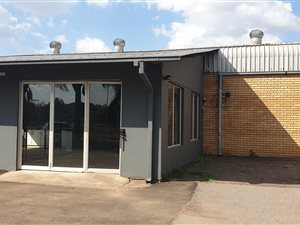 1100 m² Industrial space in Wonderboom AH