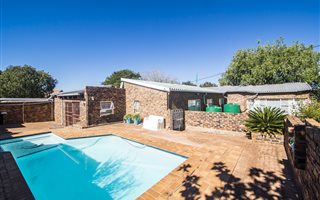 4 Bedroom House in Suideroord