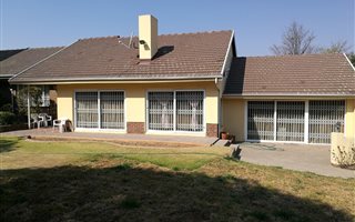4 Bedroom House in Lombardy East