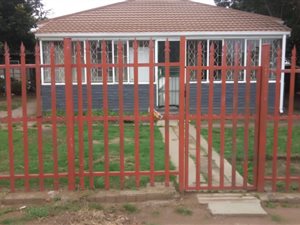 5 Bed House in New Modder
