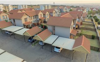 3 Bedroom Duplex in Kosmosdal
