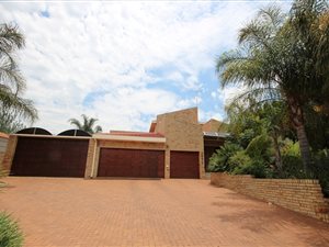 4 Bed House in Woodhill