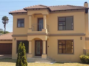 4 Bed House in Crescent Wood Country Estate