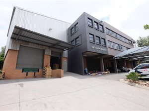 1630 m² Industrial space in Longmeadow