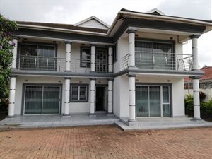 5 Bed House in Phoenix