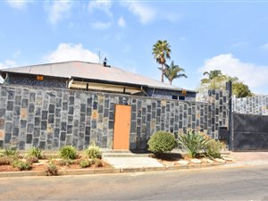 4 Bed House in Greymont