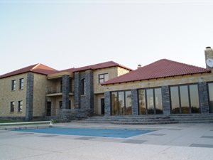 5 Bed House in Mooikloof Equestrian Estate
