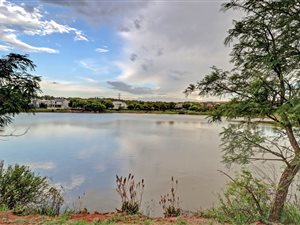 1080 m² Land available in Boardwalk Meander