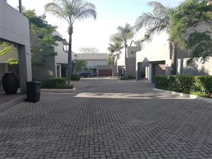 3 Bed Apartment in Menlo Park