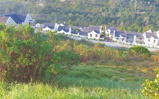915 m² Land available in Green Pastures