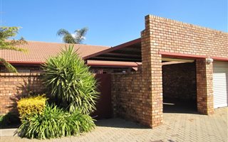 2 Bedroom Simplex in Elarduspark