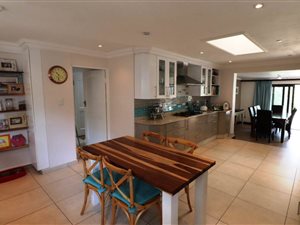 6 Bed House in Hurlingham Manor