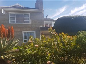 4 Bed House in Boggomsbaai