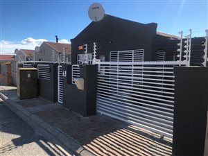 3 Bed House in Malibu Village