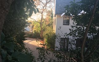 2 Bedroom Garden Cottage in Bryanston