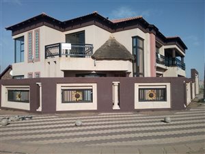 4 Bed House in Lakeside