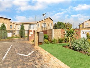 3 Bed Townhouse in Wilgeheuwel