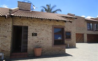 3 Bedroom Townhouse in Vanderbijlpark Central