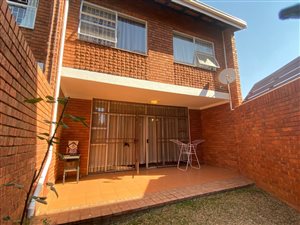 3 Bed Townhouse in Constantia Park