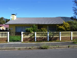 2 Bed House in Charleston Hill