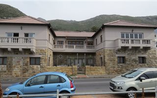 2 Bedroom Apartment in St James