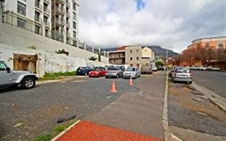 400 m² Commercial space in Gardens
