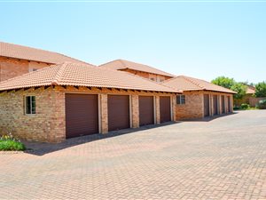 3 Bed Townhouse in Hazeldean (Silverlakes Surroundings)