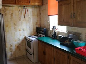 4 Bed Apartment in Muckleneuk