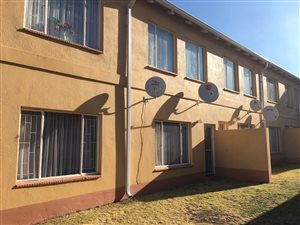 3 Bedroom Apartment in Grobler Park