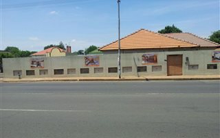 Commercial space in Primrose