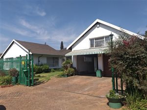 6 Bed House in Petersfield