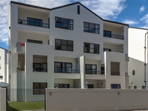 1 Bed Apartment in Paardevlei
