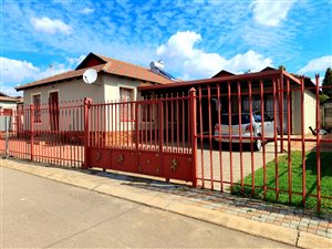 2 Bed House in Olievenhoutbosch