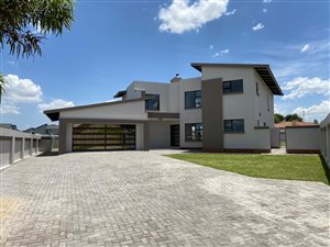 4 Bed House in Helderwyk