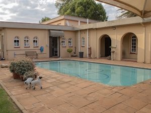 7 Bed House in Pendale
