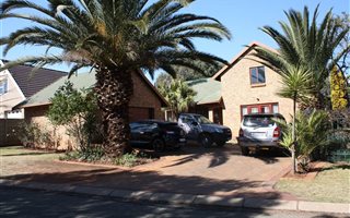3 Bedroom House in Thornhill Estate