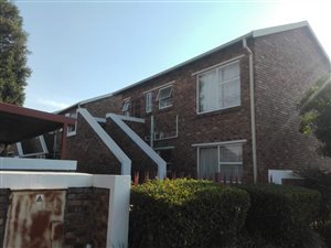 2 Bed Apartment in Heuwelsig Estate