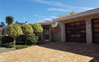 4 Bedroom House in Bergsig