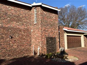 4 Bed House in Van Der Hoff Park