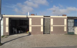 1 Bedroom Cluster in Bonteheuwel