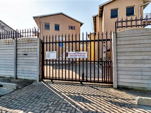 1 Bed Apartment in Witpoortjie