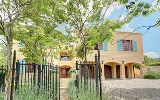 6 Bedroom House in Durbanville