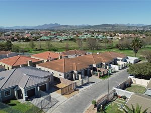 3 Bed Duplex in Sonnekuil