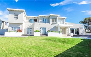 4 Bedroom House in Robberg