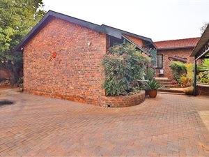 4 Bed House in Pierre van Ryneveld