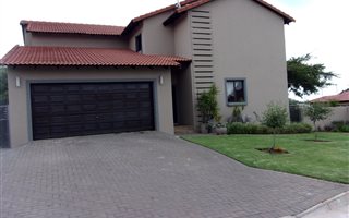 4 Bedroom House in Leeuwenhof Estate