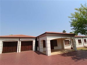 4 Bedroom House in Erasmia