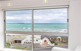 2 Bedroom Apartment in Bloubergstrand