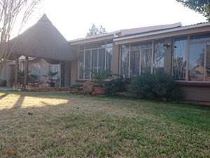 4 Bedroom House in Roosheuwel